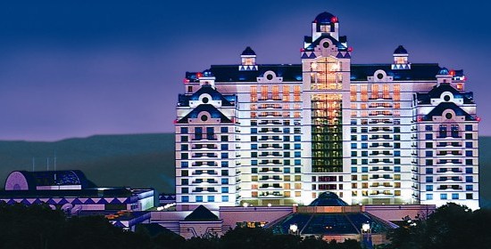Immerse yourself in the World of Luxury and Excitement: Foxwoods Resort Casino in Connecticut, USA